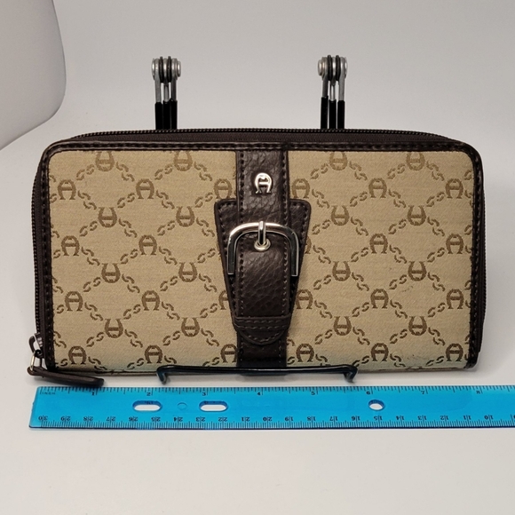 ▪︎New! Etienne Aigner Canvas Wallet - Picture 2 of 14
